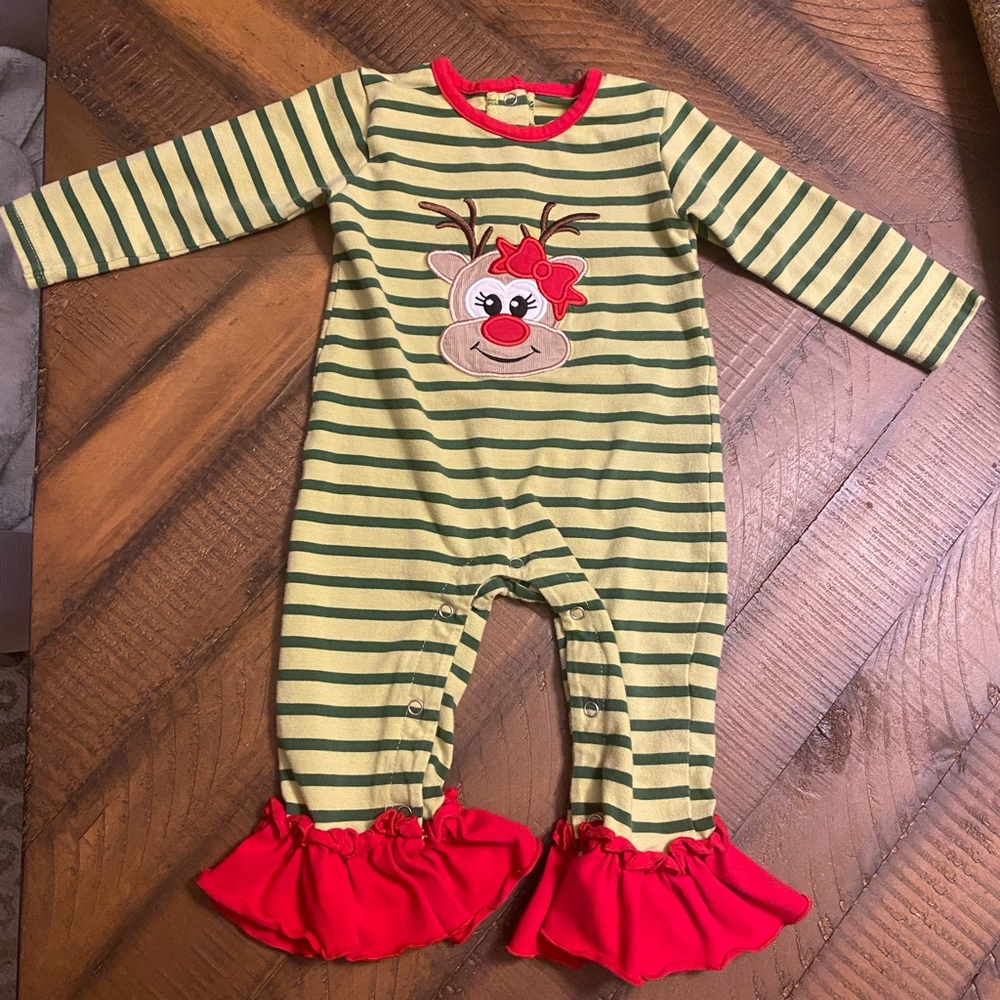 Christmas Romper. 9-12 months.  EXCELLENT Condition super soft.
